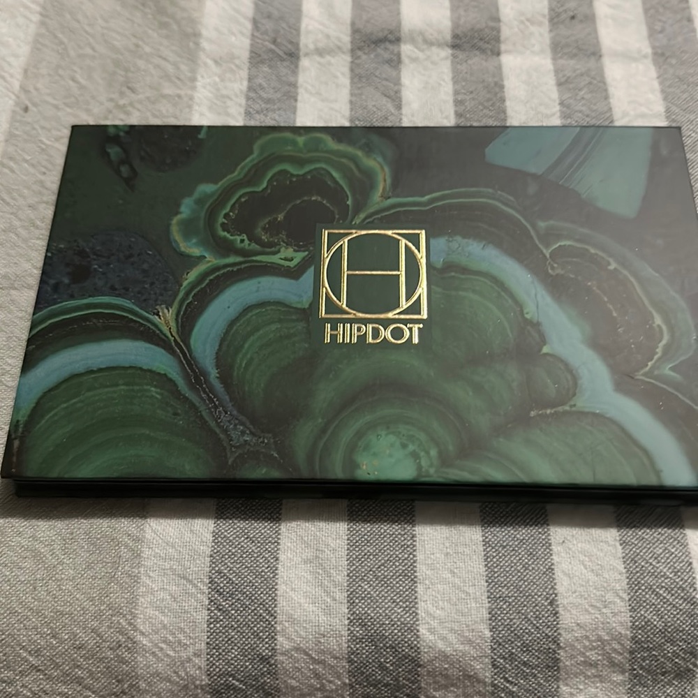 Hipdot Cenote eyeshadow palette